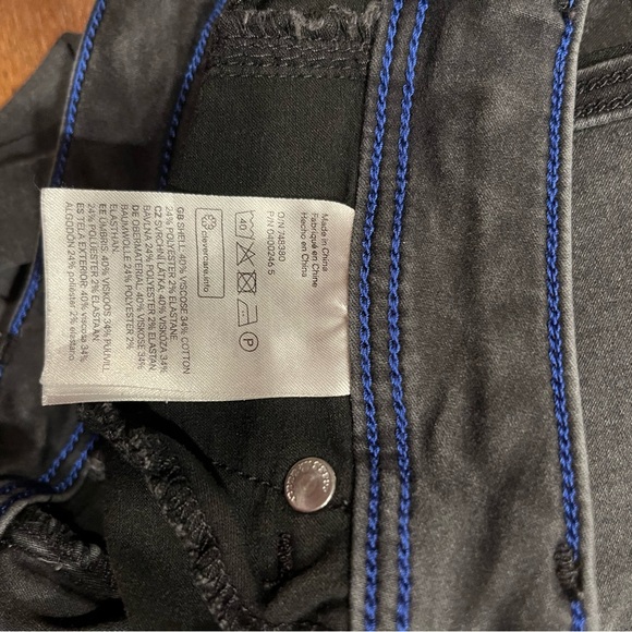 Used Feathersoft charcoal black low waist leggings, size 27/32 - Picture 4 of 9